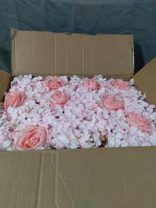 lot 20785 image: REALISTIC FLOWERS