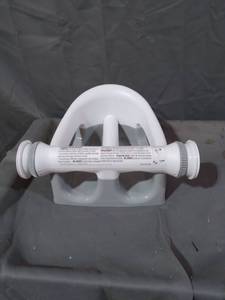 lot 20808 image: CHILD BATH SEAT WITH ADJUSTABLE SUCTIONS TO FIX SIZE