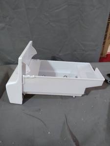 lot 20830 image: KITCHEN REFRIGERATOR ICE MAKER