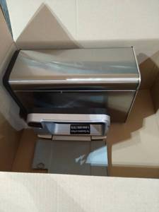 lot 20842 image: TOUCHLESS TRASH BIN
