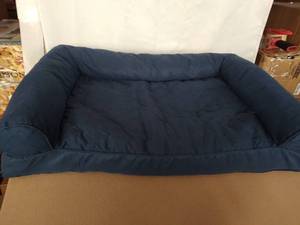 lot 13045 image: Blue Cloth Medium Dog Bed
