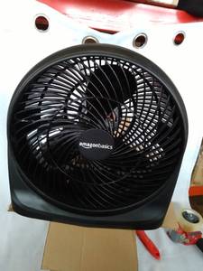 lot 13047 image: AmazonBasics FT26-16A 3 Speed Small Floor Fan