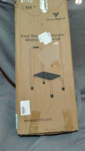 lot 13189 image: VAUNN MEDICAL, FOOT STOOL W HANDLES, WEIGHT CAPACITY 250LBS, ITEAM# M800N-HACR-AKVM