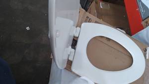 lot 13313 image: White Toilet Seat