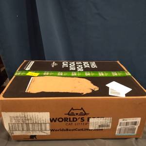 lot 44132 image: WORLDS BEST CAT LITTER 2XLONGER LASTING, MUTICAT UNSCENTED, NATURAL CORN LITTER, 32LBS