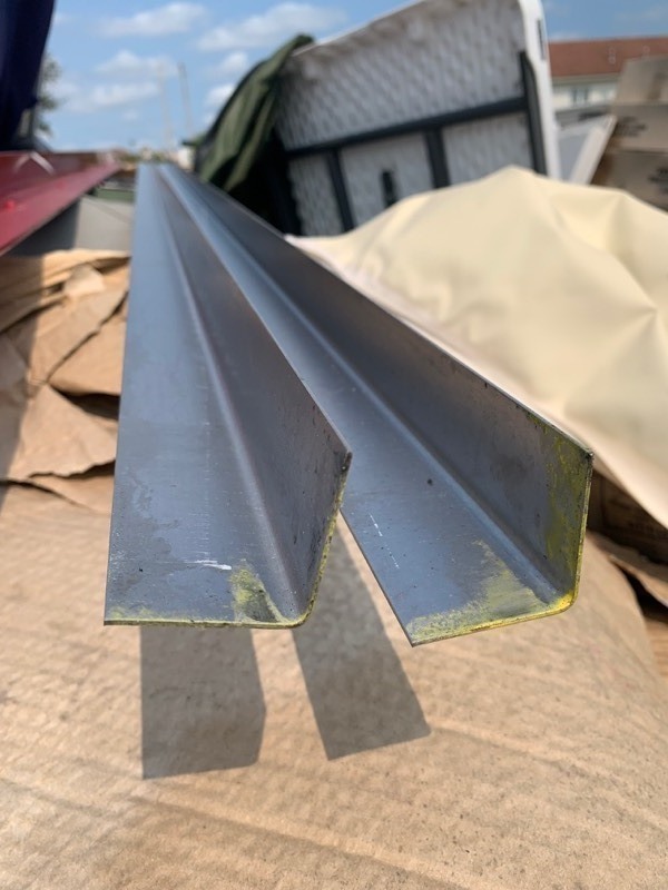 lot 1002 image: Lot of 6 10ft Long L Bar Steel Pieces