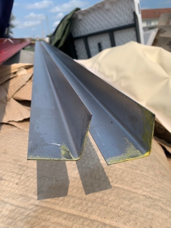 lot 1008 image: Lot of 6 10ft Long L Bar Steel Pieces