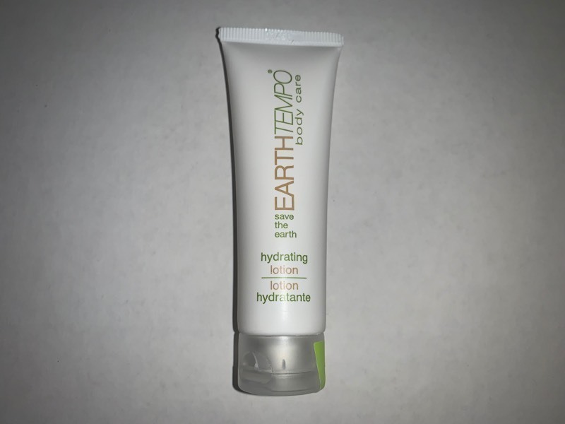 lot 1043 image: Lot of 50 New Travel Sized Lotion