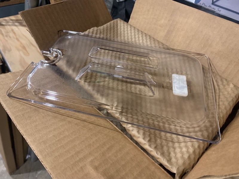 lot 150 image: Box of 6 New Foodpan 14 sz Notch Clear Lids