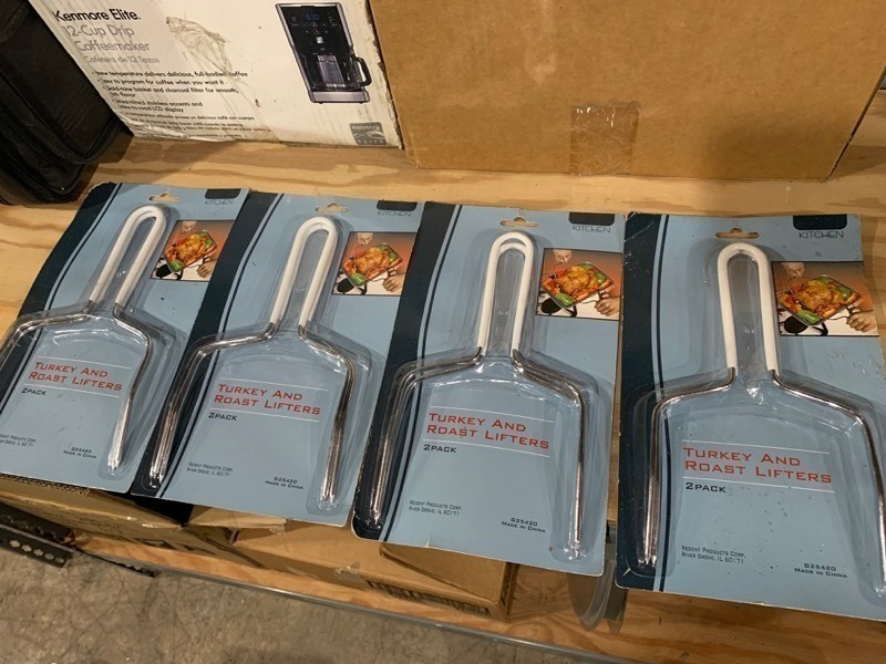 lot 158 image: Set of 4 New Packs of Turkey and Roast Lifters