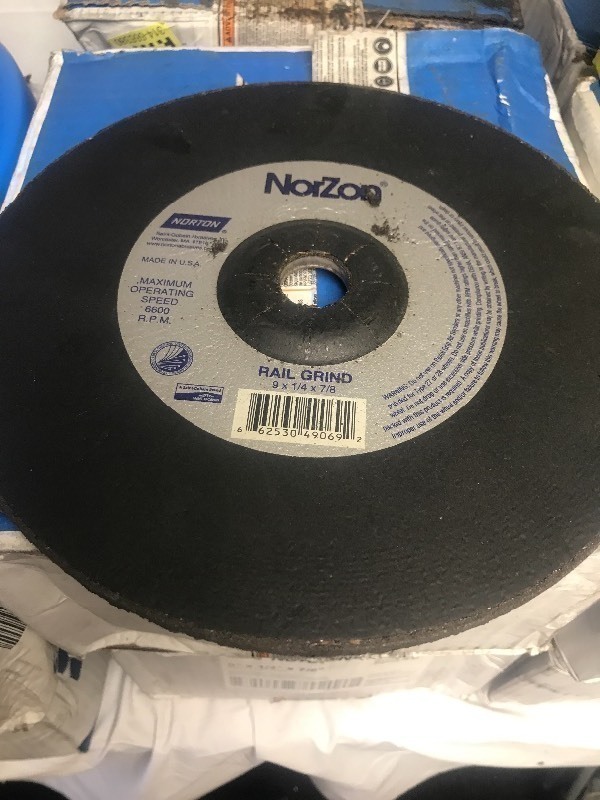 lot 196 image: 5  grinder wheels as pictured