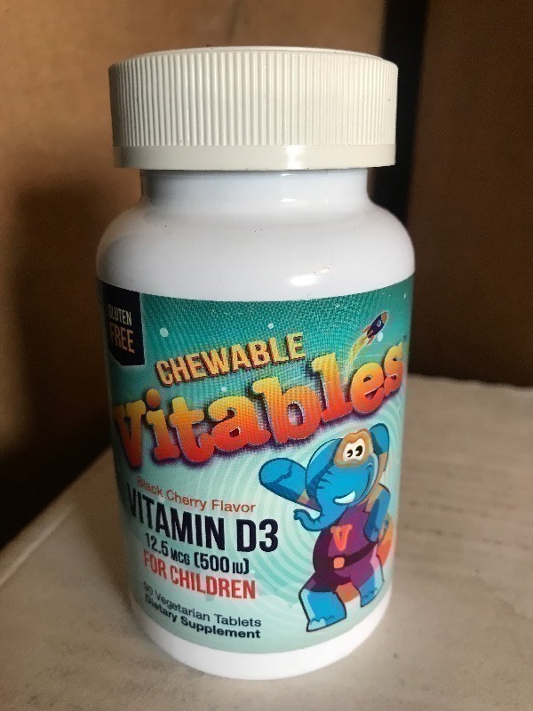 lot 219 image: 10 bottles kids chewable vitamins best use date 122022