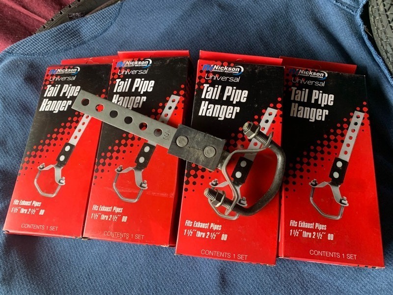 lot 33 image: Set of 4 New Nickson Universal Tail Pipe Hangers