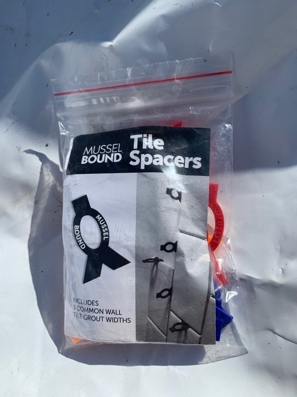 lot 332 image: 50 Bags w 18 Tile Spacers In Each Bag