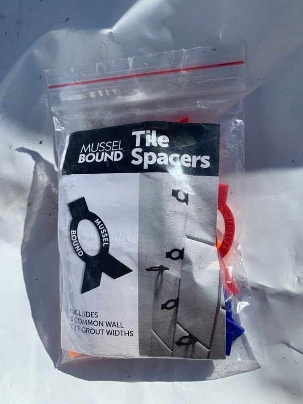lot 333 image: 50 Bags w 18 Tile Spacers In Each Bag