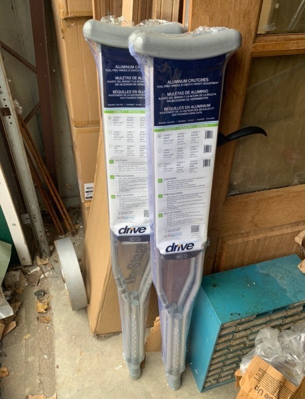 lot 224 image: 2 Brand New Drive Aluminum Crutches