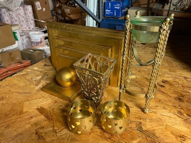 lot 420 image: All Gold Colored Decor Item Bundle Set