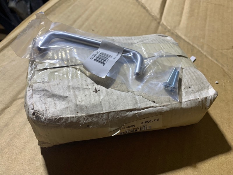 lot 395 image: New Box of Cabinet Door Pulls w Screws