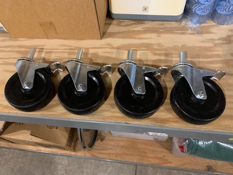 lot 432 image: New 6 Caster Wheels w Breaks