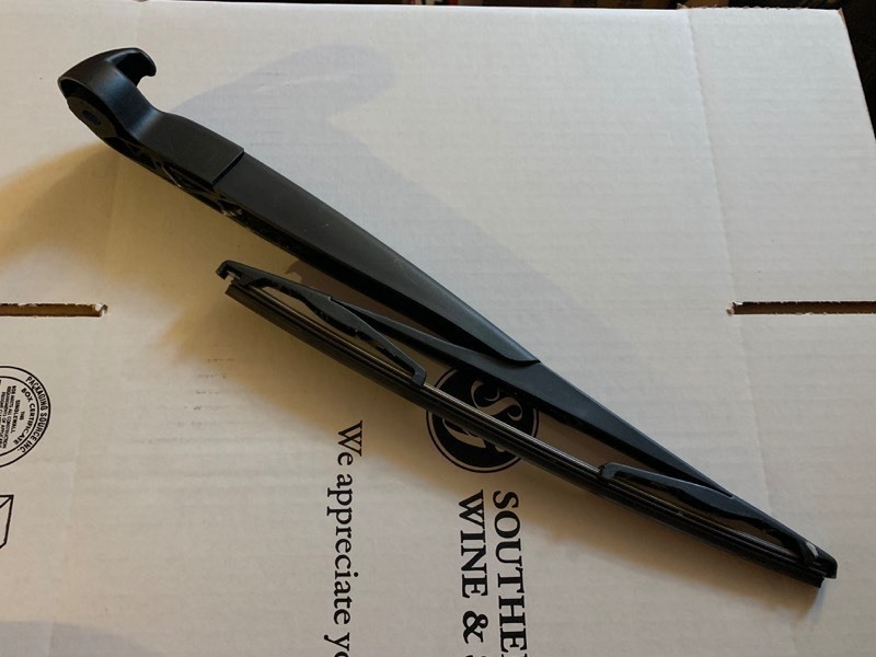 lot 494 image: Jeep Rear Window Wiper Blade Assembly