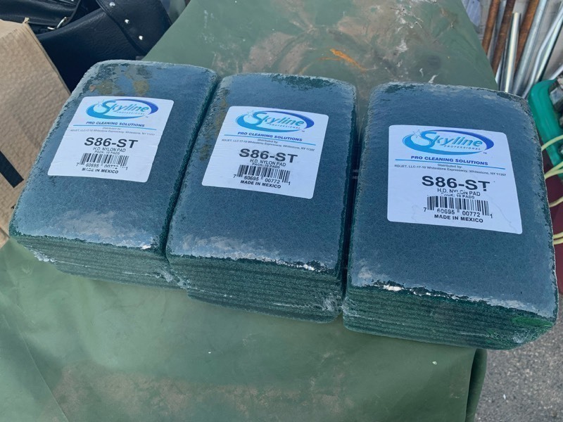 lot 565 image: Brand New Skyline Pro Cleaning Nylon Pads 3 packs of 10