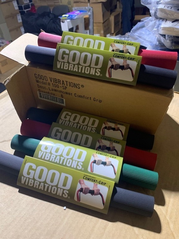 lot 423 image: New Box of 6 Good Vibrations Snow Blower Comfort Grips