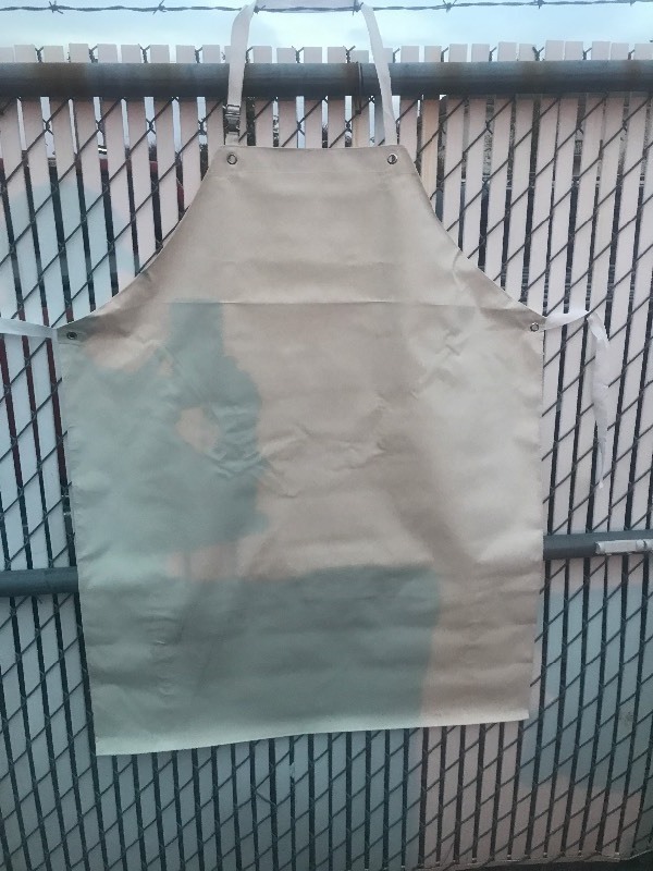 lot 89 image: 4 new commercial aprons heavy duty waterproof the color is Black