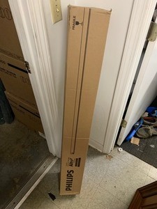 lot 43 image: Box of 4ft long Philips Alto II Technology Light Bulbs