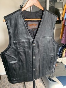 lot 30 image: Unik Select Genuine Leather Biker Vest w Tags and Gun Pocket size Large