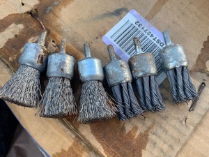 lot 2 image: 6 Steel Brushes