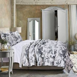 lot 5682 image: Classic Toile Quilt Set, 3-Piece Full - Queen