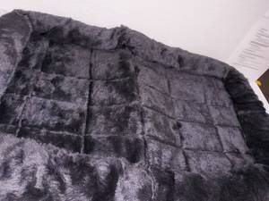 lot 8997 image: MidWest Quiet Time Fleece Dog Crate Mat