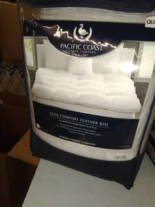 lot 21864 image: Pacific Coast Luxe Comfort Feather Bed