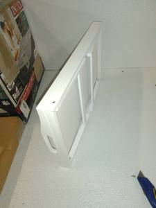 lot 21868 image: Bed tray white