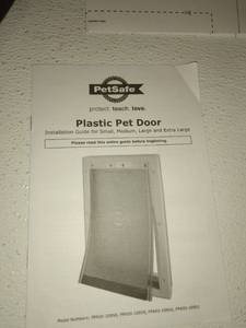 lot 21900 image: Petsafe Plastic Pet Door