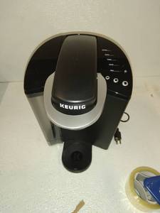 lot 21914 image: Keurig K-Classic K55 Single Serve Programmable K-Cup Pod Coffee Maker - Black DAMAGED