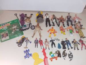 lot 3009 image: Lot of Vintage Toys