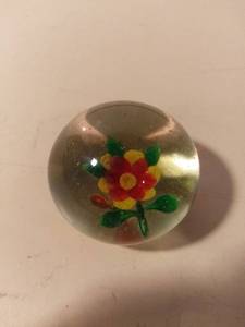 lot 3014 image: Glass Flower Paperweight