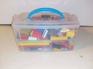 lot 3034 image: Box of LEGOs