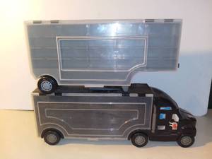 lot 3044 image: Hot Wheels Semi Truck Showcase
