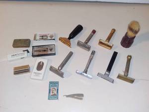 lot 3045 image: Lot of Collectible Razors and Blades
