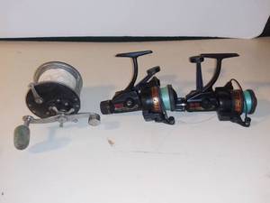 lot 3055 image: Lot of 3 Fishing Reels - Zebco and Penn