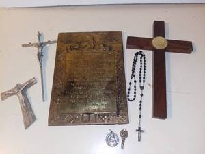 lot 3072 image: Religious Memorabilia Lot