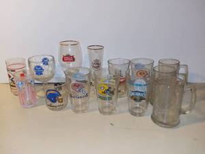 lot 3085 image: Lot of Bar Glasses