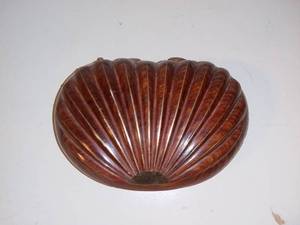 lot 3093 image: Vintage Wood Purse With Inlaid Brass