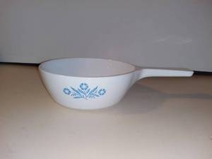 lot 3106 image: Corning Ware Blue Cornflower Casserole Dish P-81-B