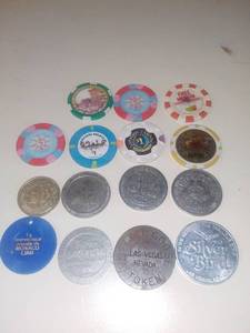lot 3123 image: Lot of 15 Vintage Casino Chips