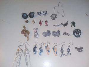 lot 3125 image: Lot of Jewelry - Some Sterling