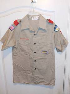 lot 3136 image: Official Boy Scouts Shirt Size 16