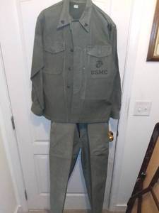lot 3141 image: Green USMC Uniform